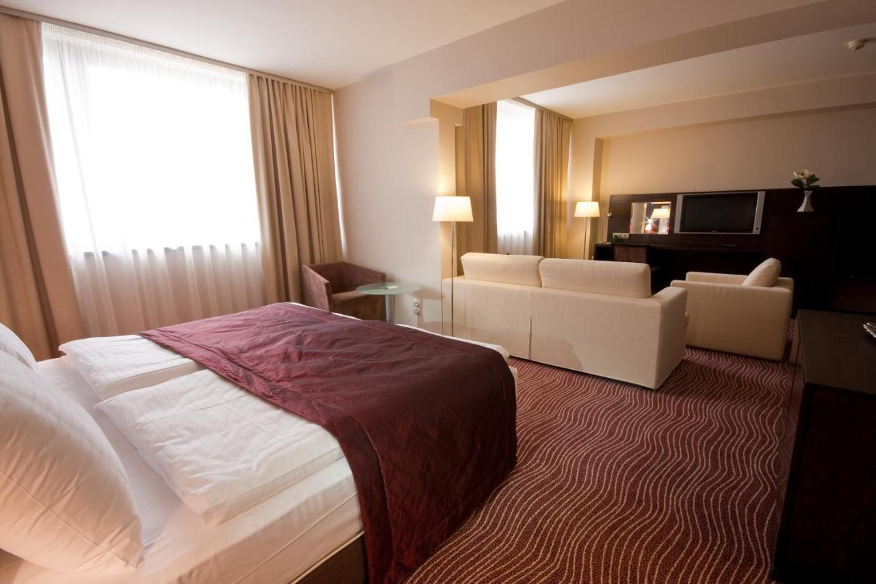 Holiday Inn Pressburg Exterior foto