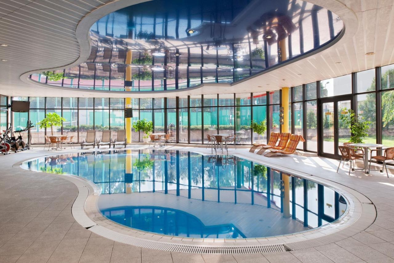 Holiday Inn Pressburg Exterior foto